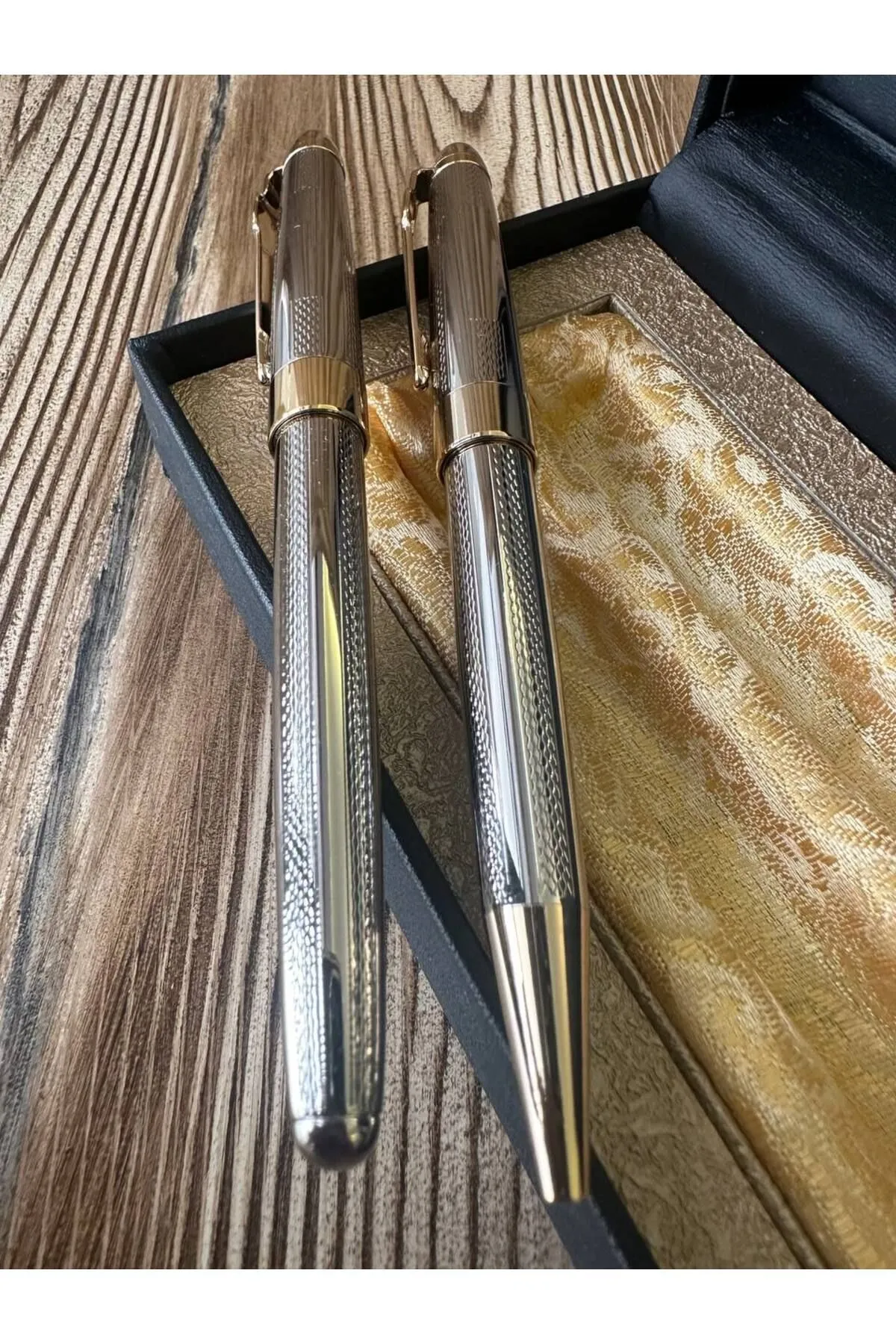 MYK HEDİYE VE SANAT ATÖLYESİ Öğretmenler Günü Lüx Kalem Seti Deri Kutulu Kişiye Özel görsel 2
