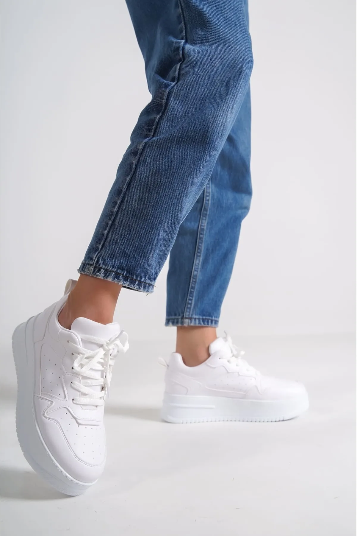 Baybonza Alessı Bağcıklı Ortopedik Taban Kadın Sneaker Ayakkabı Bt Beyaz