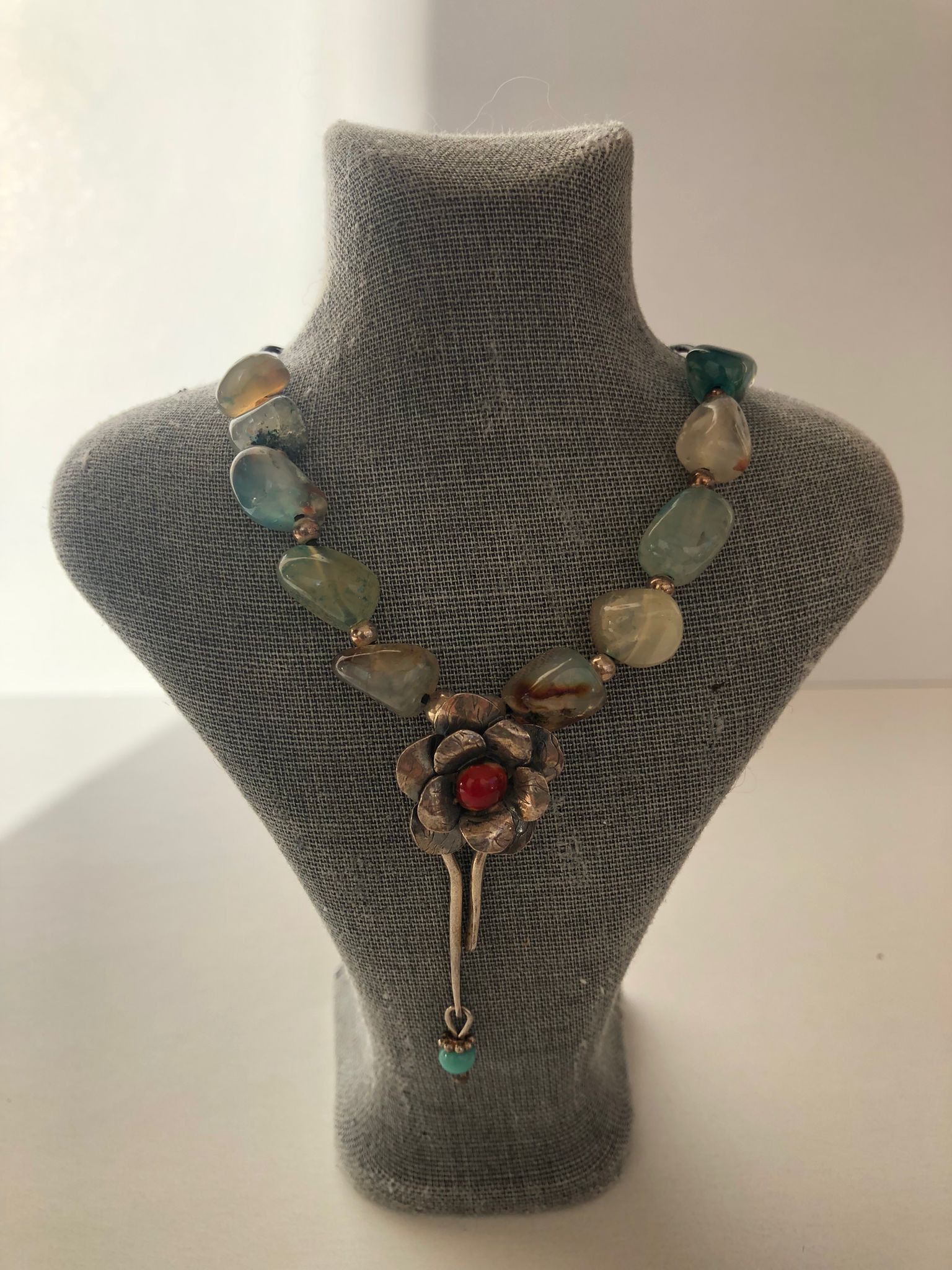 Opal Silver 925 Ayar El Yapımı Çiçek Çalışması Akik Taşlı Gümüş Kolye
