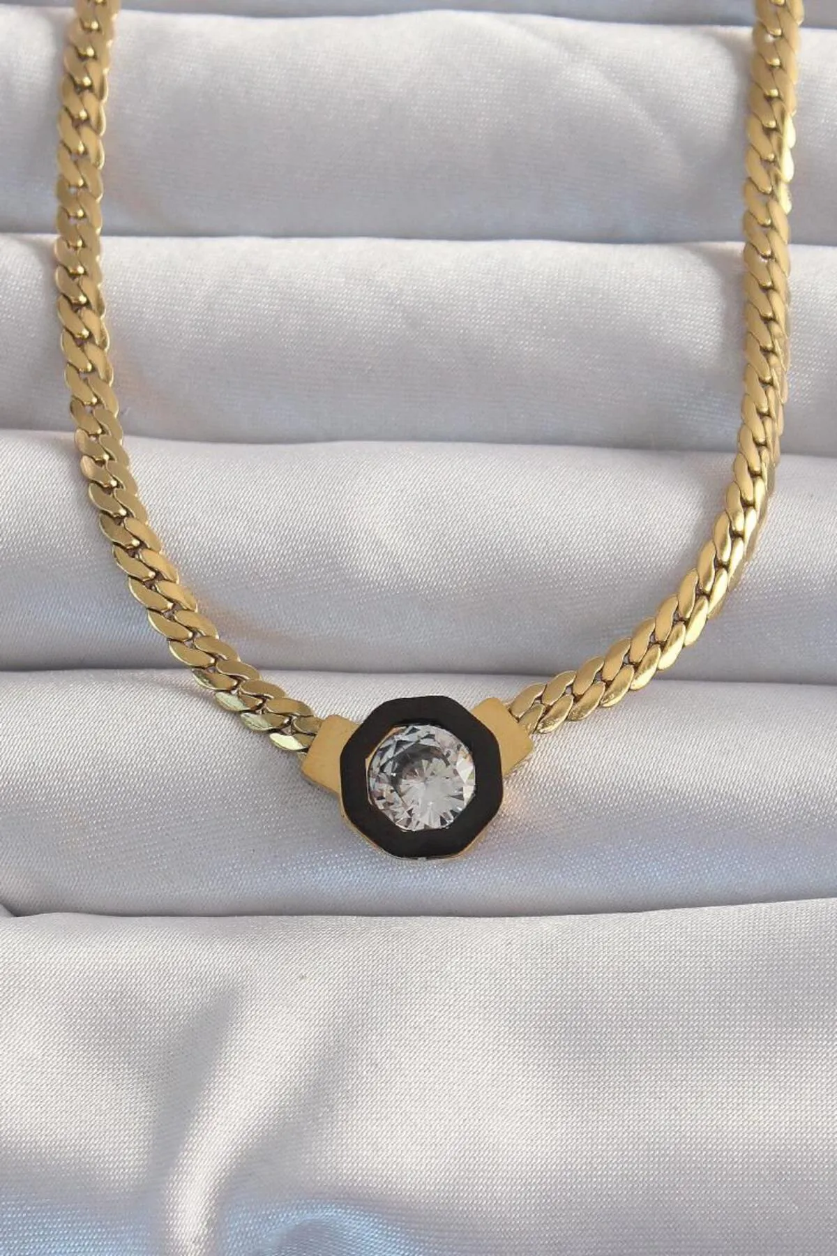 BUTİK AYVİTRİN 316L Çelik Gold Renk Ezme Zincir Zirkon Taşlı Mineli Serenay Kolyesi görsel 2