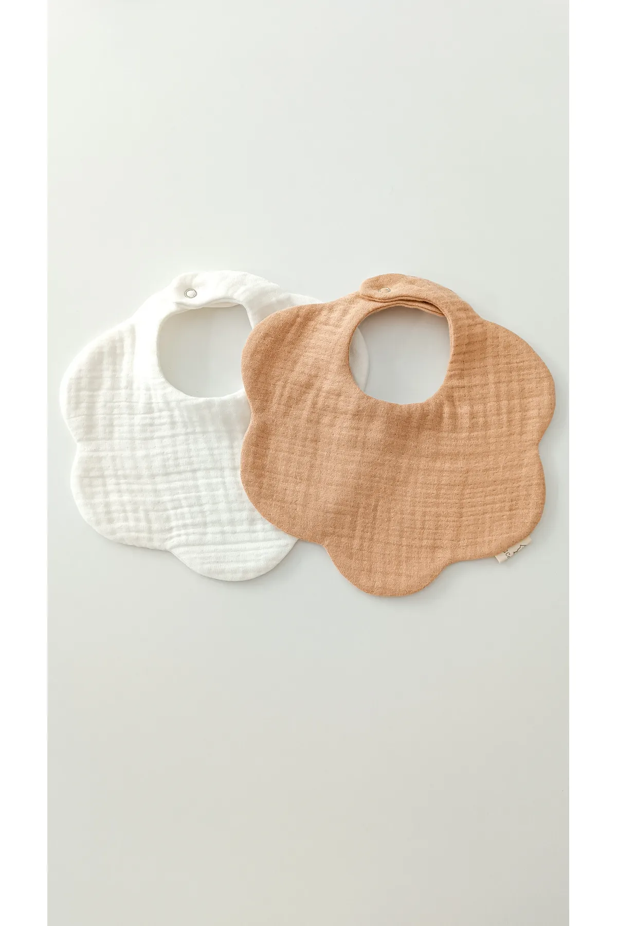 O&G Collection Cappicino - Ekru 2'li %100 Pamuklu Organik 8 Katlı Müslin Bebek Önlüğü/ Nikel Free Çıtçıt