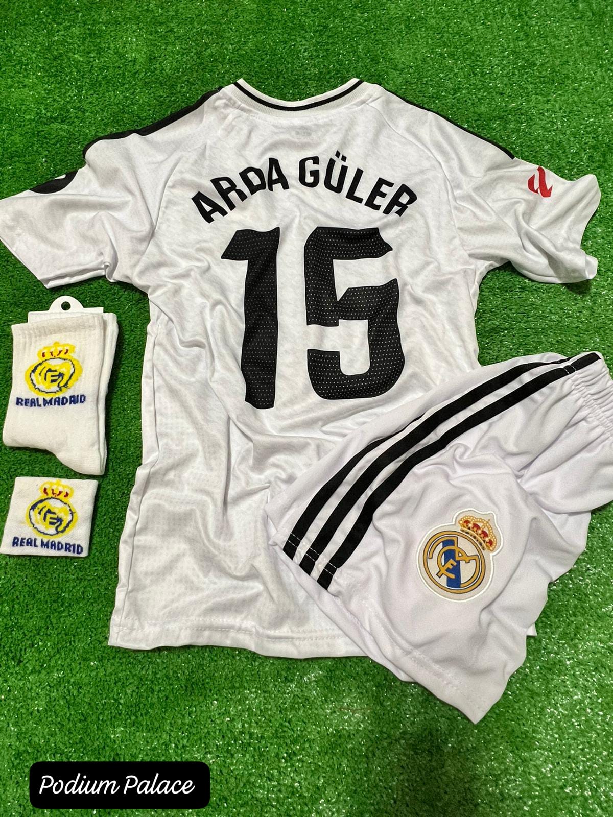 Real Madrid 2024/25 Sezon Arda Güler Iç Saha Çocuk Forması 4'lü Set (beyaz)