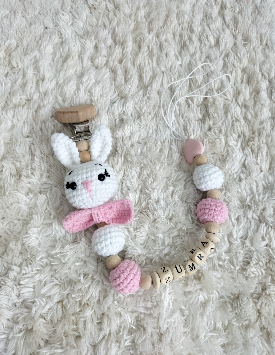 Amigurumi tavşan emzik Zinciri isimli yenidoğan hediyesi pembe Örme tavşan emzik askısı