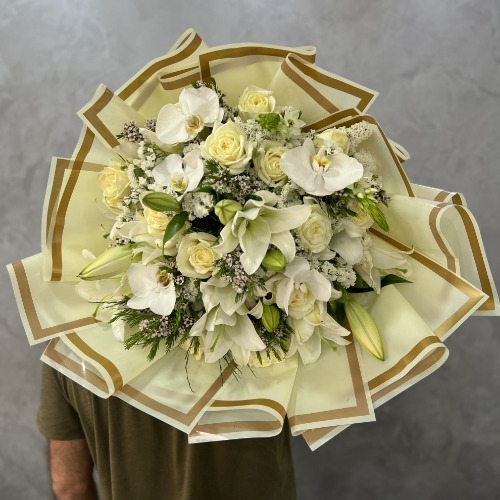 Derin Flowers Lily & Rose Bouquet