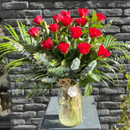 Derin Flowers Deluxe 15 Kırmızı Gül
