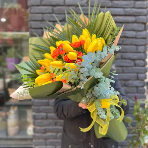 Derin Flowers Tulips & Roses