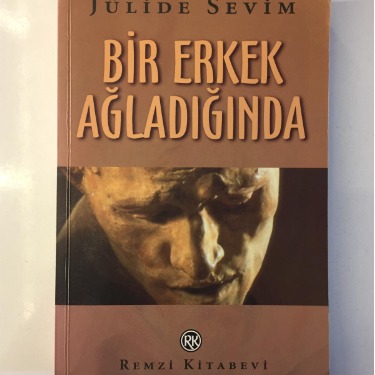 Bir Erkek Ağladığında - Jülide Sevim