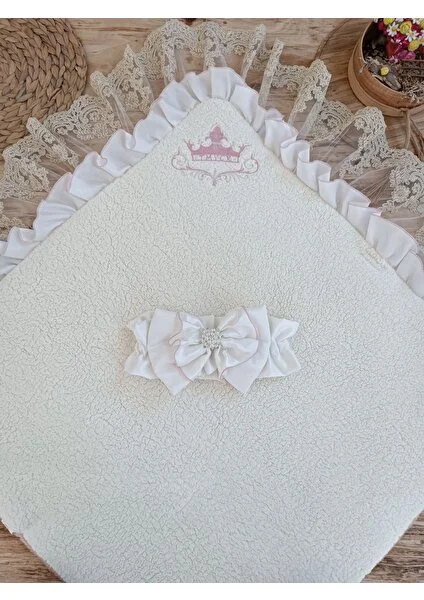 Exporanto Yenidoğan Wool Yün Kumaş Taç Nakışlı Güpür Duvaklı Fiyonk Prizma Taş Unisex Kundak Bebek Battaniyesi görsel 3