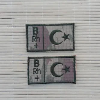 İzmir Askeri Malzeme 2 Adet Kara Kuvvetleri Eski Kamuflaj Renkli Nakış işlemeli B Rh + Kan Gruplu Arma Peç Patch