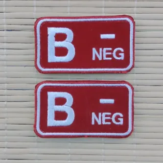 İzmir Askeri Malzeme 2 Adet Kırmızı Kadife Zemin Beyaz Nakış işlemeli B-NEG Kan-Gruplu Arma Peç Patch