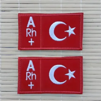 İzmir Askeri Malzeme 2 Adet Kırmızı Kadife Zemin Beyaz Nakış işlemeli A Rh + Kan Gruplu Arma Peç Patch