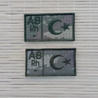 İzmir Askeri Malzeme 2 Adet Kara Kuvvetleri Eski Kamuflaj Renkli Nakış işlemeli AB Rh - Kan Gruplu Arma Peç Patch