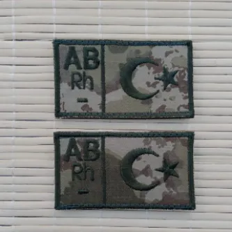 İzmir Askeri Malzeme 2 Adet Kara Kuvvetleri Kamuflaj Renkli Nakış işlemeli AB Rh - Kan Gruplu Arma Peç Patch