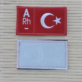 İzmir Askeri Malzeme Kırmızı Kadife Zemin Beyaz Nakış işlemeli A Rh - Kan Gruplu Arma Patch Peç
