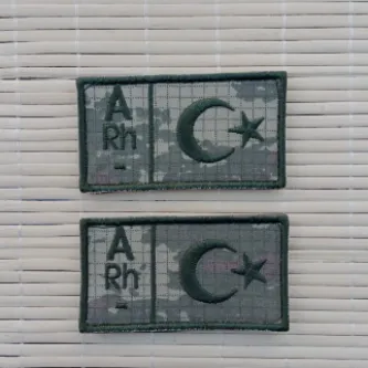 İzmir Askeri Malzeme 2 Adet Kara Kuvvetleri Eski Kamuflaj Renkli Nakış işlemeli A Rh - Kan Gruplu Arma Peç Patch