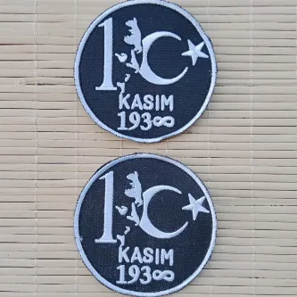 İzmir Askeri Malzeme 2 Adet Siyah Beyaz Renkli 10 Kasım 1938 Atatürk Silüetli Nakış işlemeli Arma Peç Patch