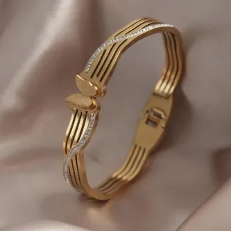 BUTİK AYVİTRİN Kadın 316L Çelik Gold Renk Zirkon Taşlı Kelebek Model Kelepçe
